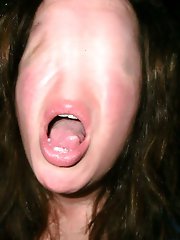 A mature Latina cannot hold back from filling her anus