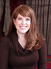 Cute american housewife playing with her hairy pussy