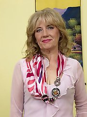 This naughty mature lsut loves to play alone