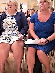 Amateur older tart in her solo play