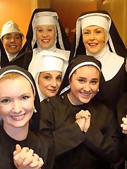 Glamour mature MILF seems exposed